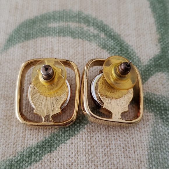 Brown/Gold Earrings 🌟 - Picture 2 of 3